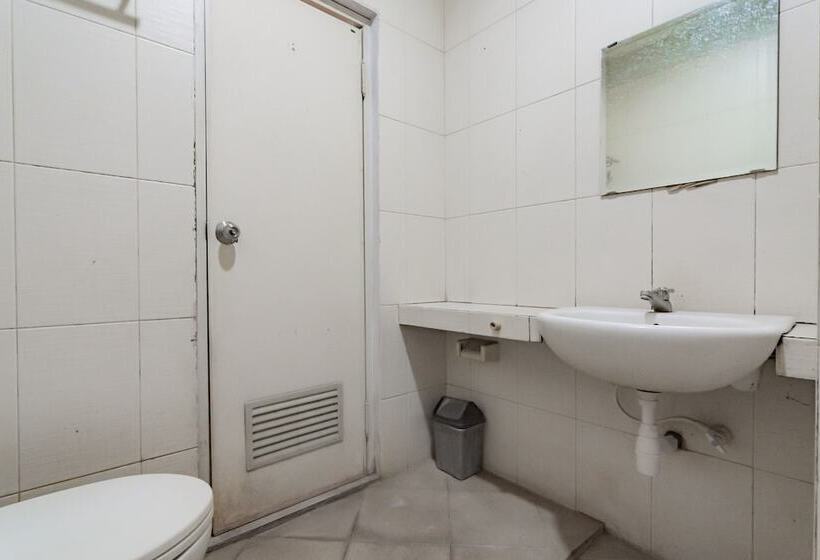 Номер Superior, Reddoorz Near Institut Teknologi Bandung 2