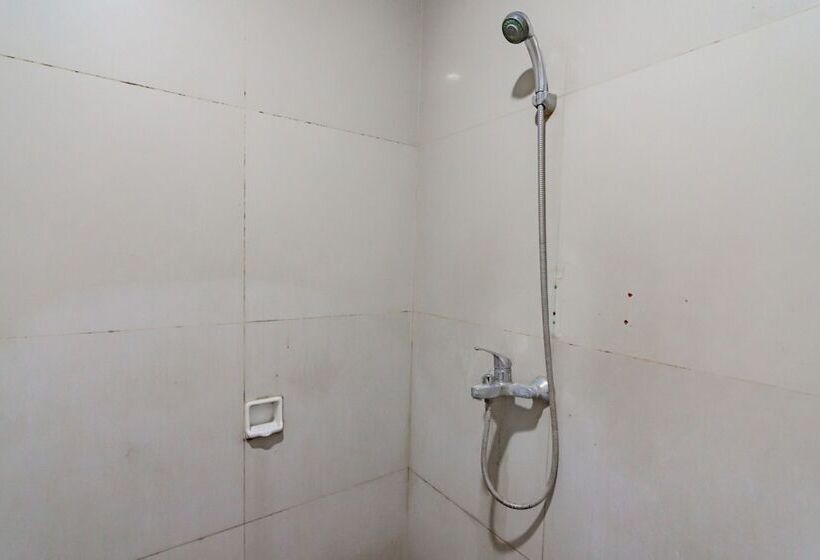 Номер Deluxe, Reddoorz Near Institut Teknologi Bandung 2