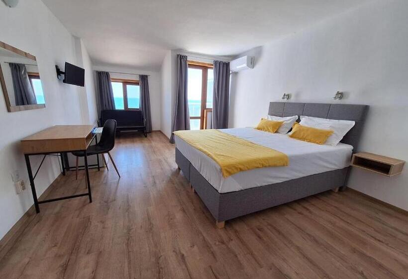 اتاق خانوادگی با چشمانداز دریا, Palma Beach