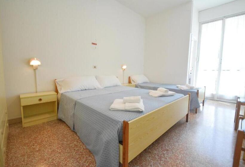 חדר קלאסי לשלושה, Maddalena