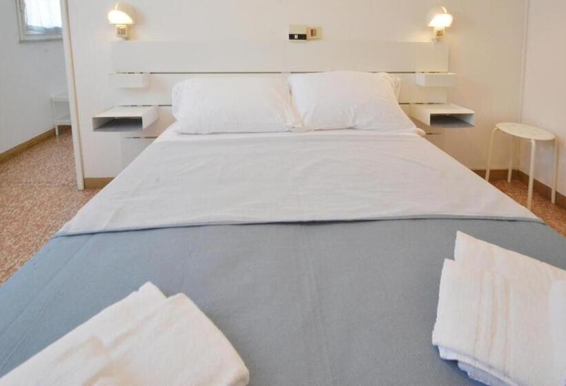 חדר משפחתי, Maddalena