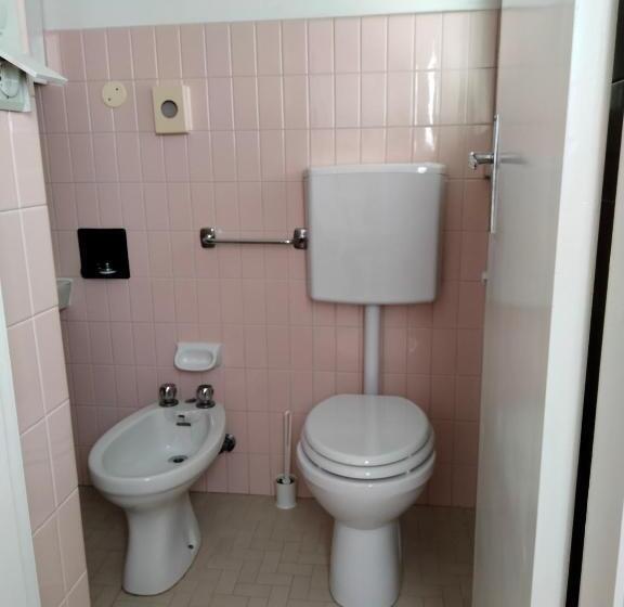 חדר משפחתי, Maddalena