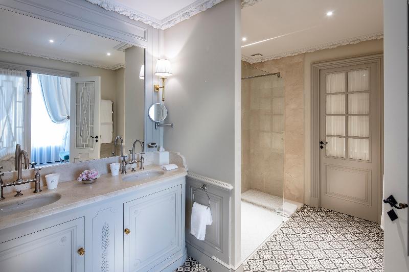 프레스티지 룸, Villa Saintange