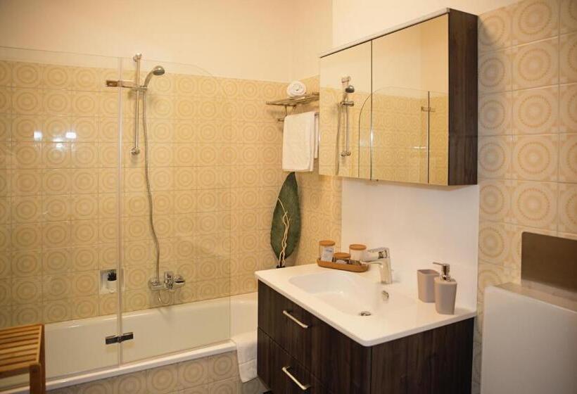 חדר משפתחתי סופריור, Pension Schüssler