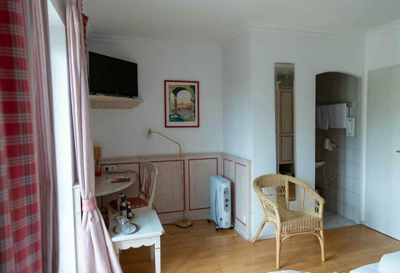 اتاق استاندارد, Fischerstüberl Attel