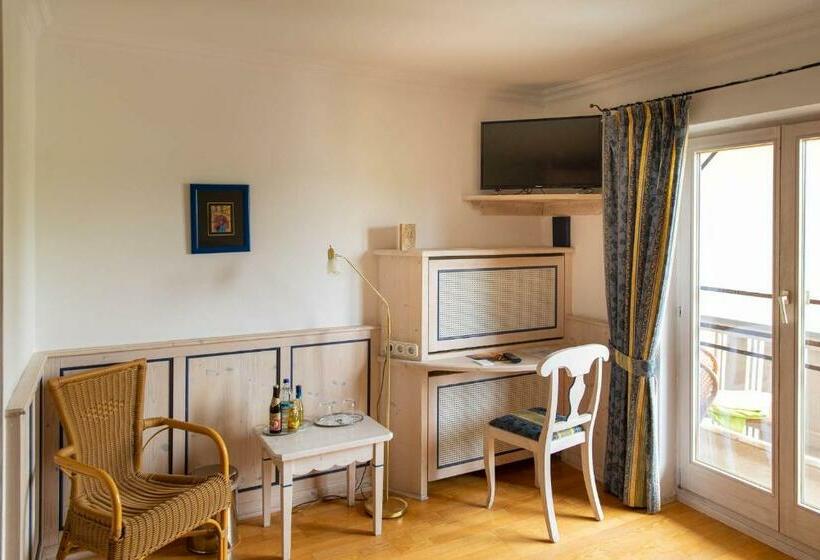 اتاق استاندارد, Fischerstüberl Attel