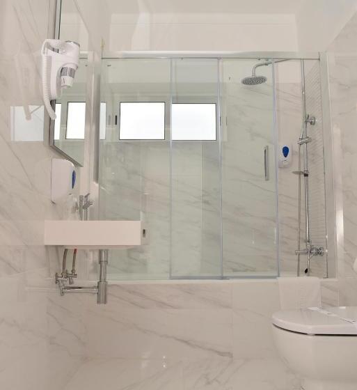 חדר דלוקס לשלושה עם נו לים, The Foz Beach