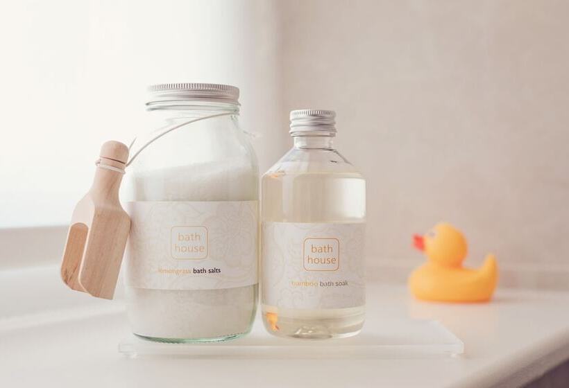 标准间, The New Inn