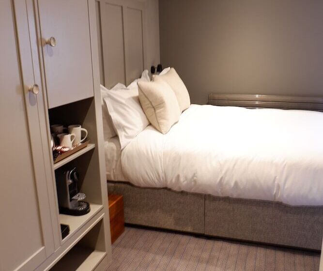 スタンダードルーム, The New Inn