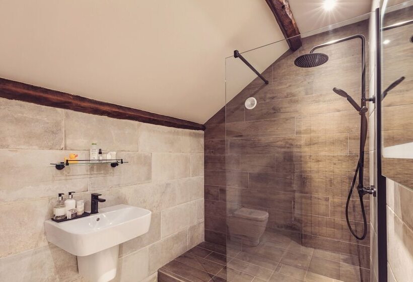 デラックスルーム, The New Inn