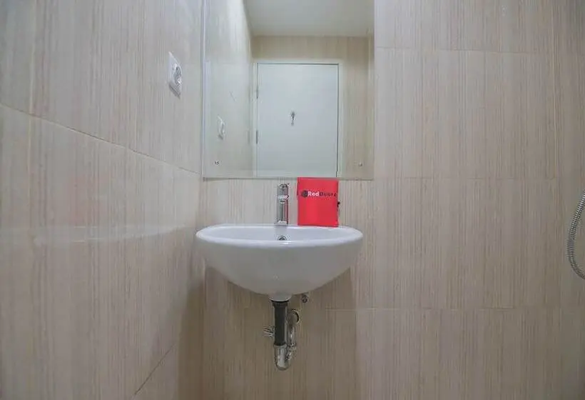 Camera Deluxe, Reddoorz Apartment @ Sentul Tower
