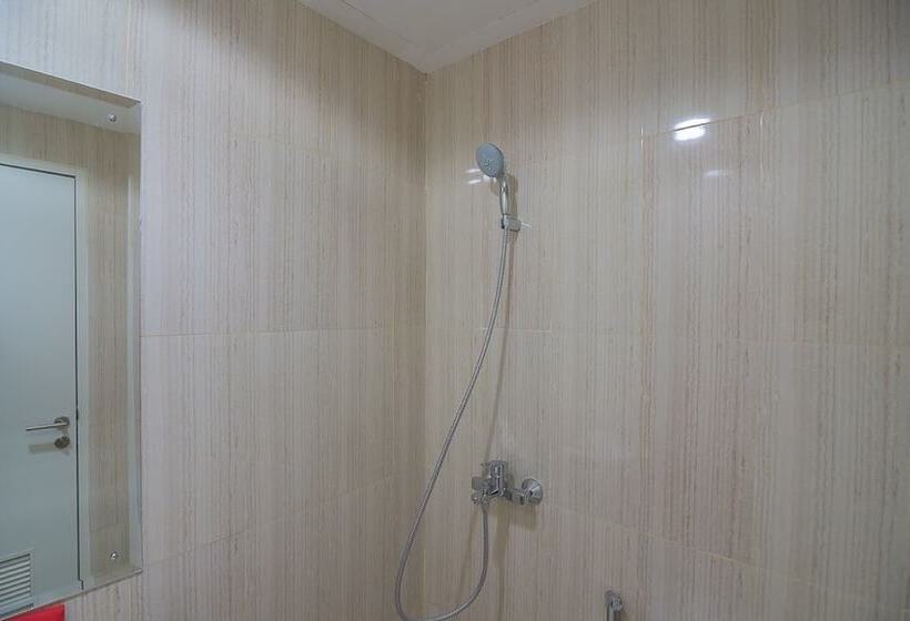 Номер Deluxe, Reddoorz Apartment @ Sentul Tower