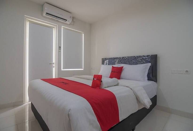 Номер Deluxe, Reddoorz Apartment @ Sentul Tower