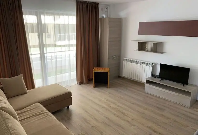 スタンダードスタジオ, Snagov Lake Suites