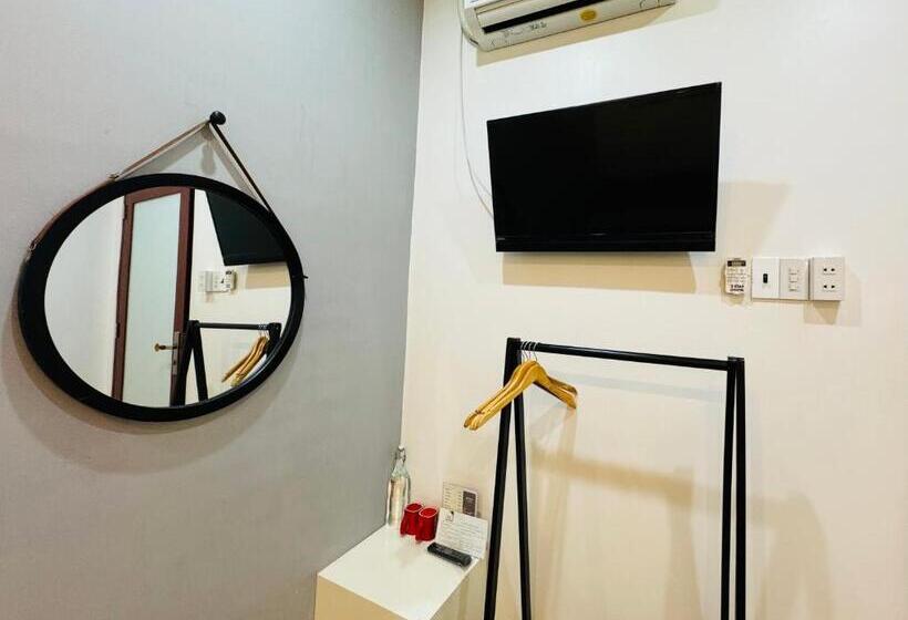 اتاق استاندارد با سرویس بهداشتی مشترک, Stay Hostel   300m From The Ferry