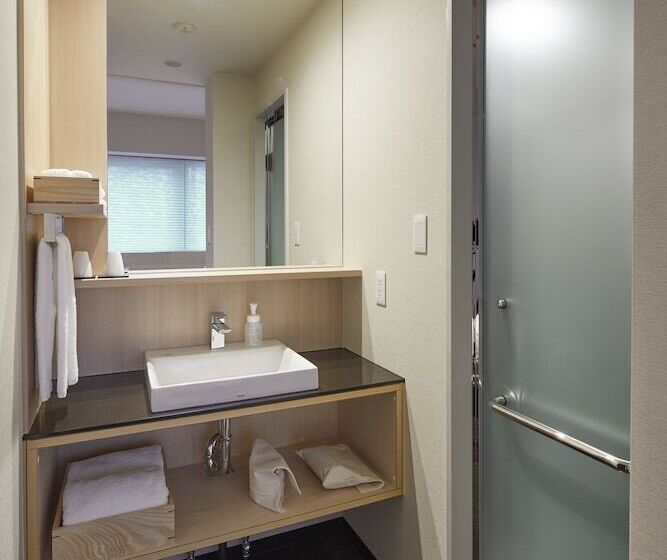 اتاق خانوادگی, Amanek Kanazawa