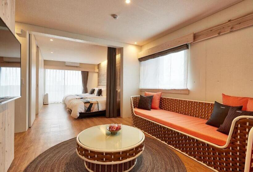 חדר סטנדרט לשלושה, Yomitan Condhotel Nd