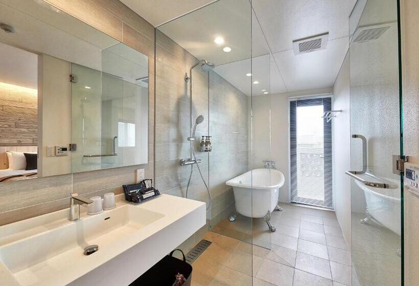 חדר סטנדרט לשלושה, Yomitan Condhotel Nd