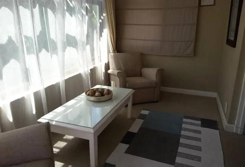 اتاق استاندارد با چشم‌انداز دریاچه, Point Lodge Knysna