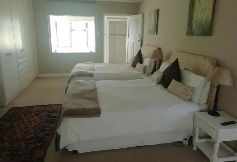 اتاق استاندارد با چشم‌انداز دریاچه, Point Lodge Knysna