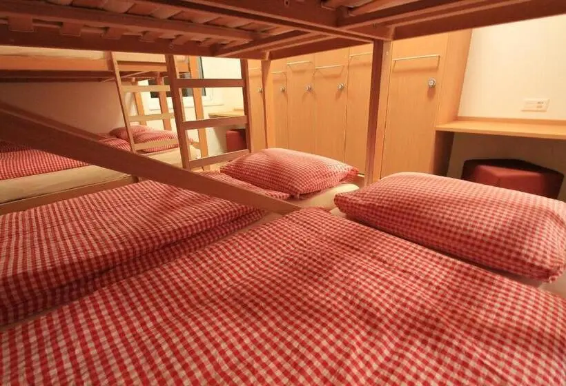 Llit en Habitació Compartida, Espen