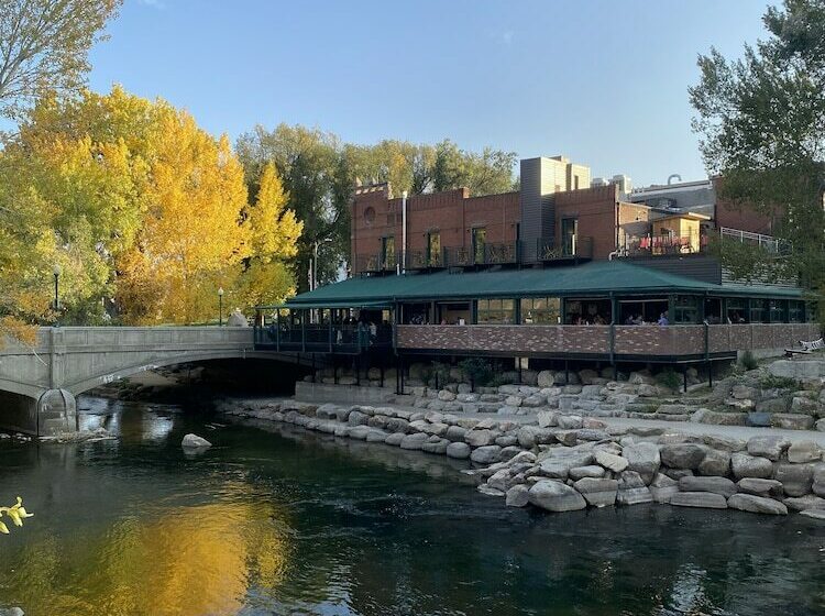 四人标准间, Manhattan Hotel Salida