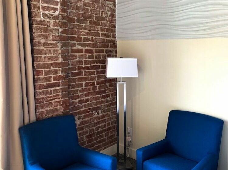 四人标准间, Manhattan Hotel Salida