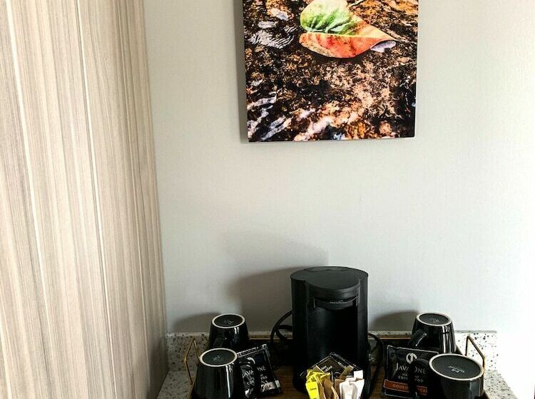 四人标准间, Manhattan Hotel Salida