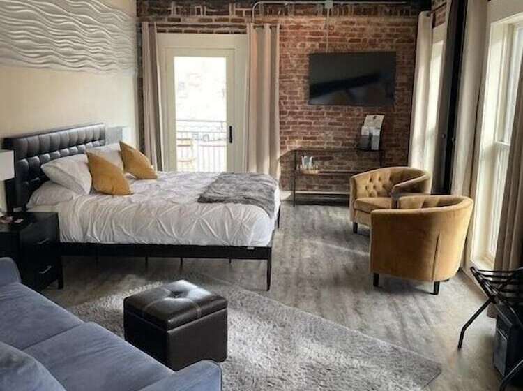 四人标准间, Manhattan Hotel Salida