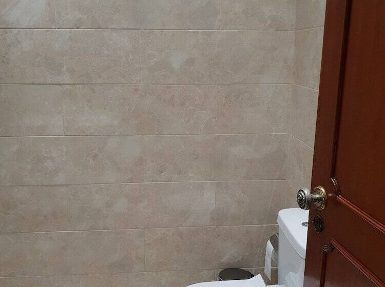 اتاق استاندارد با سرویس بهداشتی مشترک, Zuni Guest House