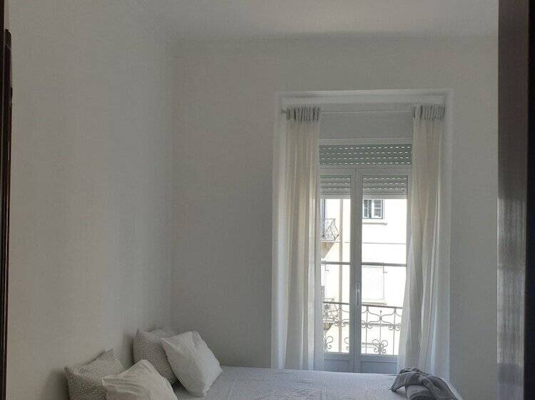 اتاق استاندارد با سرویس بهداشتی مشترک, Zuni Guest House