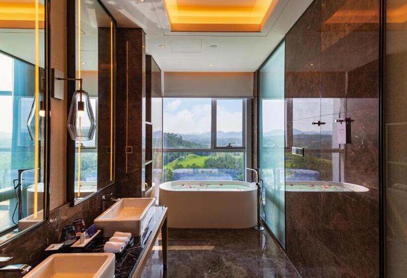 Номер Deluxe, Wanda Realm Heshan