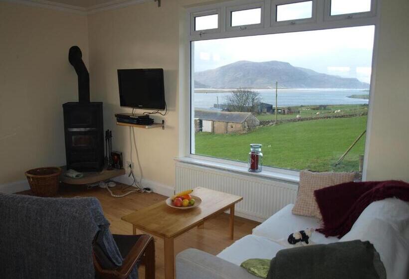 标准三人间共用浴室, The Lookout Ardara