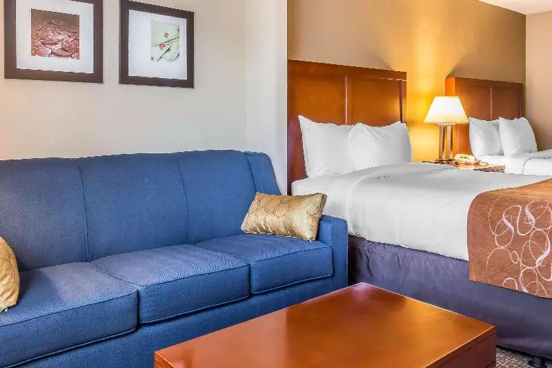 スイート, Comfort Suites Near Casinos