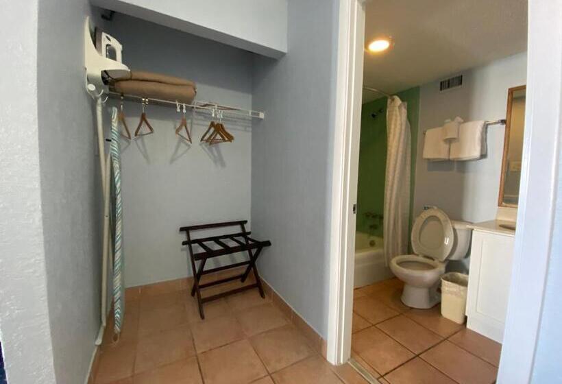 غرفة قياسية مطلّة علي البحر, Coral Sands Inn