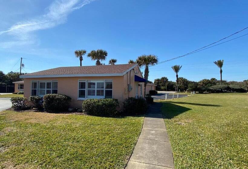 بنجلو ديلوكس, Coral Sands Inn