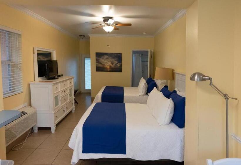 بنجلو قياسى مطل على البحر, Coral Sands Inn