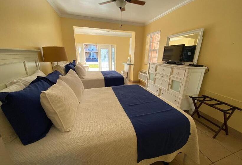 بنجلو قياسى مطل على البحر, Coral Sands Inn