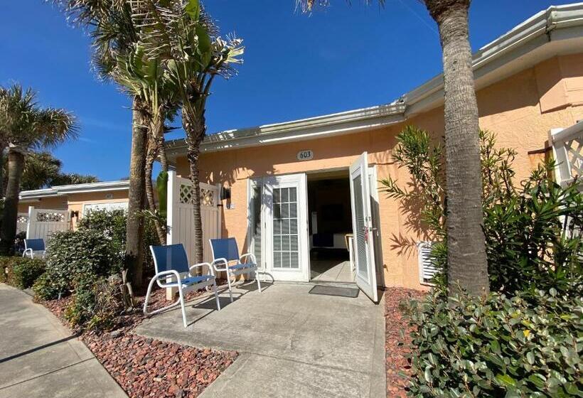 بنجلو قياسى مطل على البحر, Coral Sands Inn