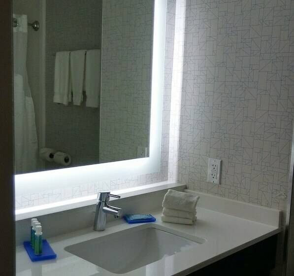 스탠다드 룸, Holiday Inn Express And Suites Chicago West   St Charles, An Ihg