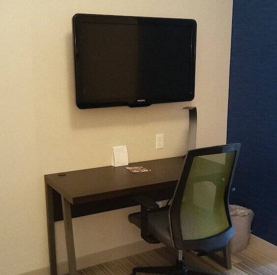 스위트, Holiday Inn Express And Suites Chicago West   St Charles, An Ihg