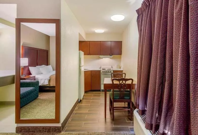 キングサイズベッドのスタンダードルーム, Quality Inn & Suites Olde Town