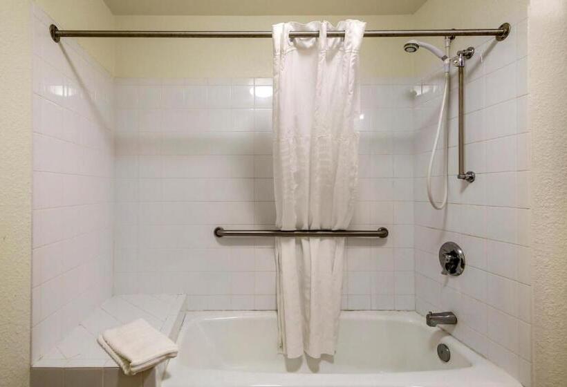 غرفة قياسية سرير كينج لذوى الإحتياجات الخاصة, Quality Inn & Suites Olde Town