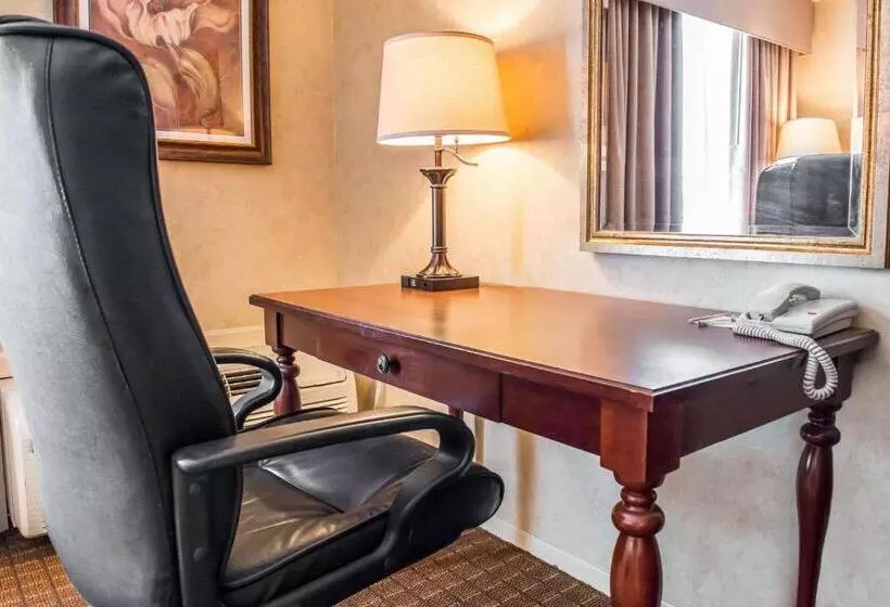 キングサイズベッドのスタンダードルーム, Quality Inn Pittsburgh Airport