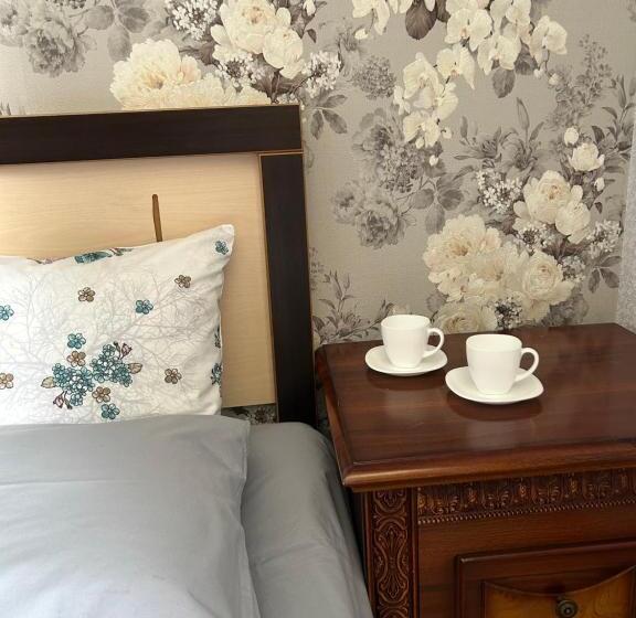 اتاق اکونومی, Guesthouse Tea