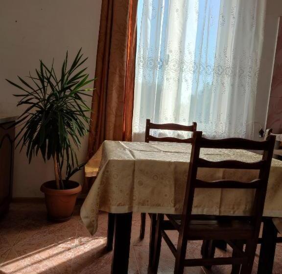 اتاق خانوادگی, Guesthouse Tea