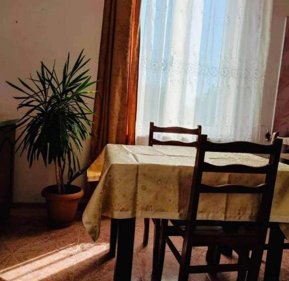 اتاق خانوادگی, Guesthouse Tea