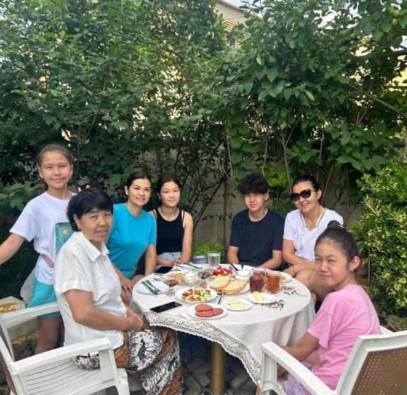 استودیوی استاندارد, Guesthouse Tea