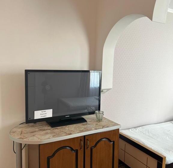 استودیوی استاندارد, Guesthouse Tea