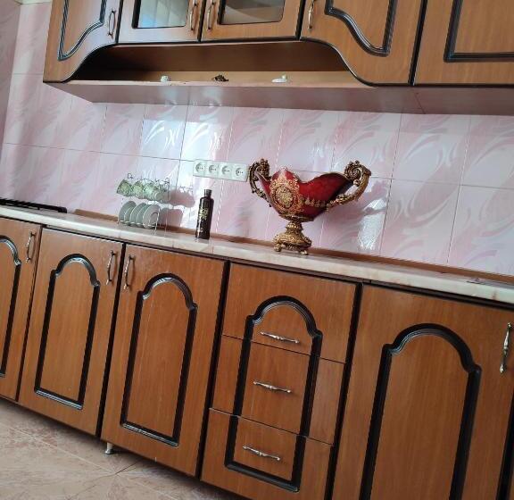 اتاق خانوادگی, Guesthouse Tea